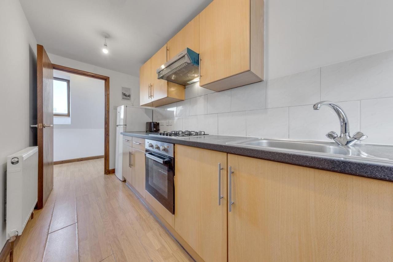 Cozy 1 Bed/Sleep 3/ London Appartement Buitenkant foto