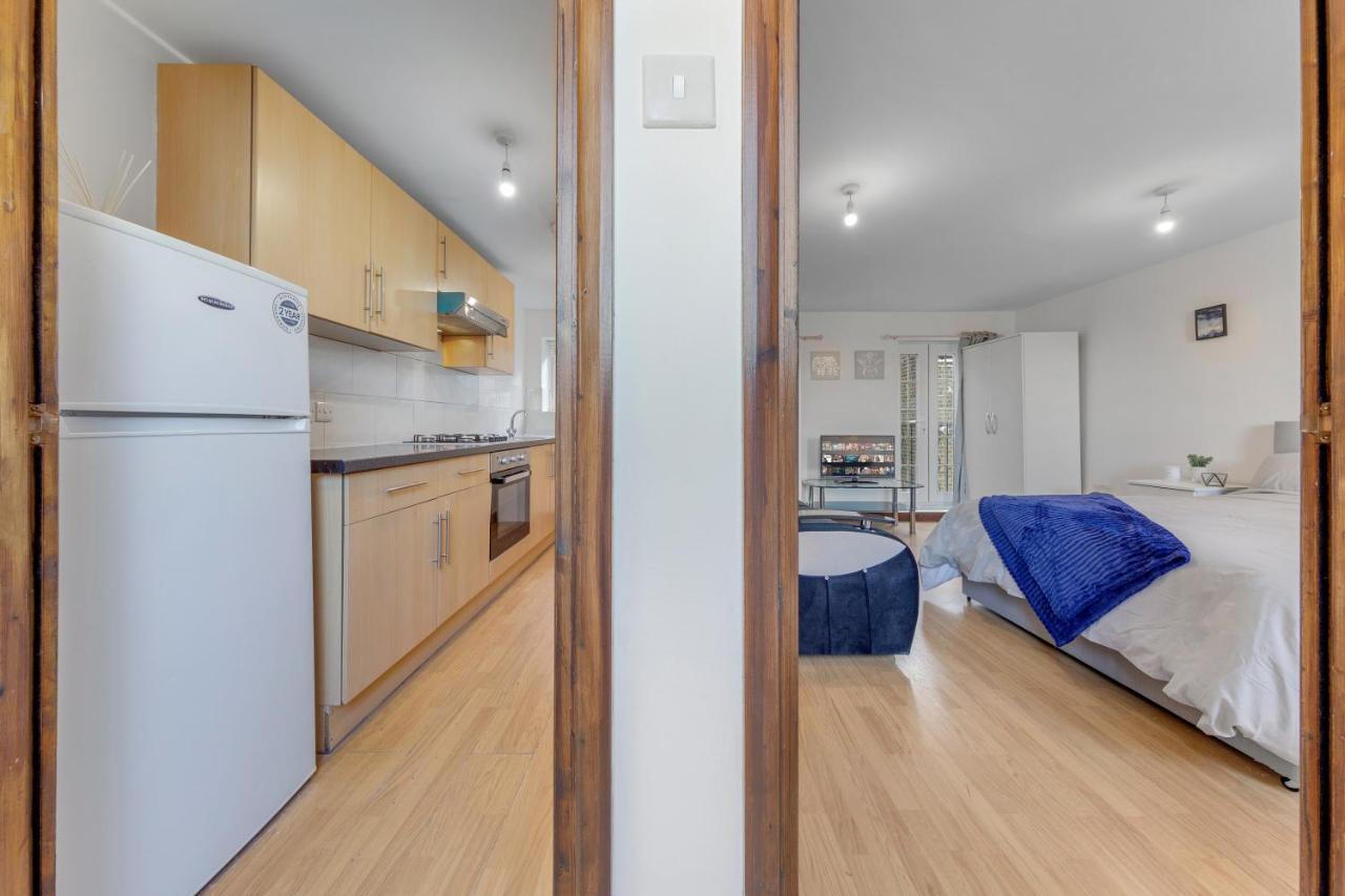Cozy 1 Bed/Sleep 3/ London Appartement Buitenkant foto