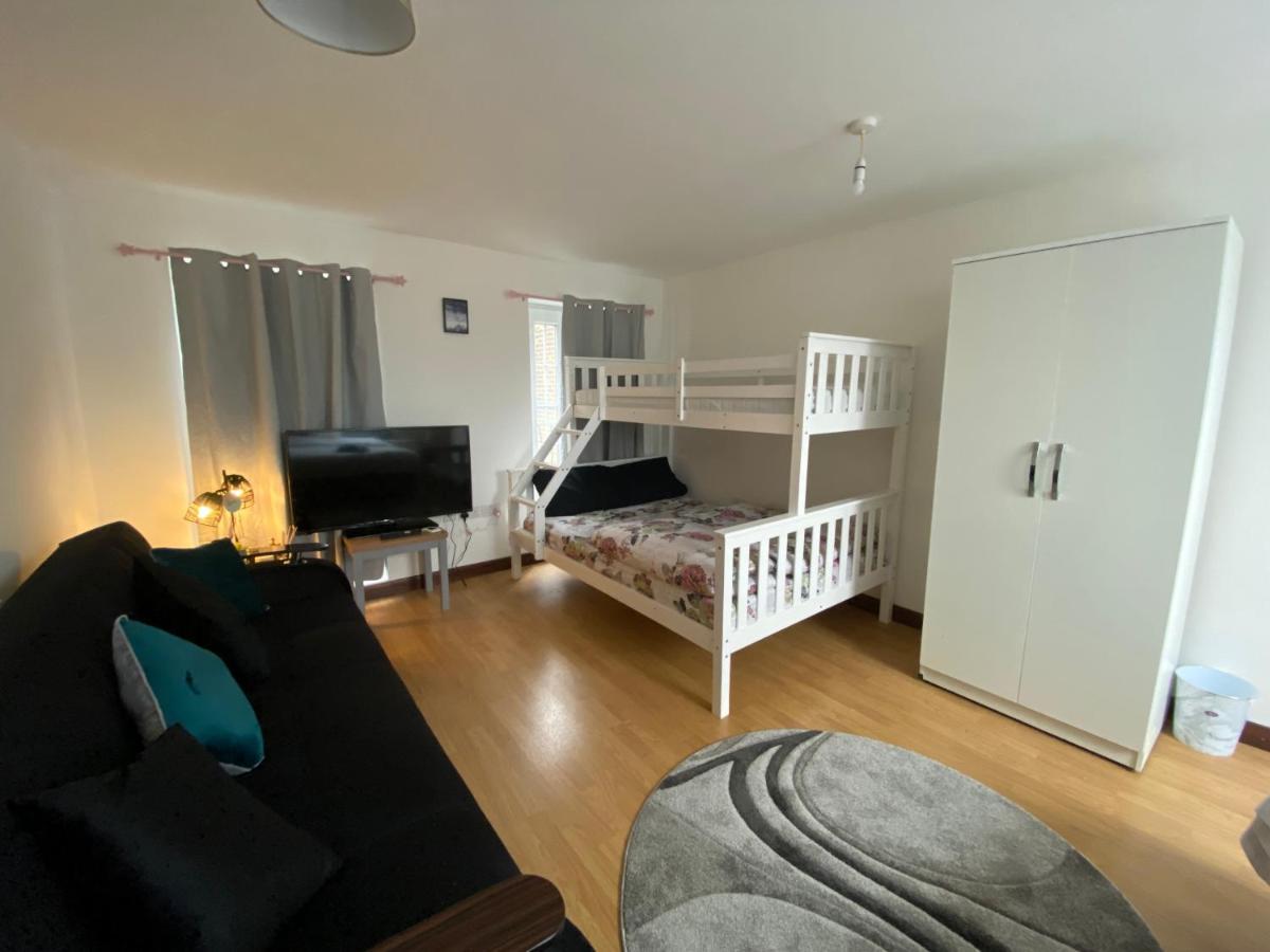 Cozy 1 Bed/Sleep 3/ London Appartement Buitenkant foto